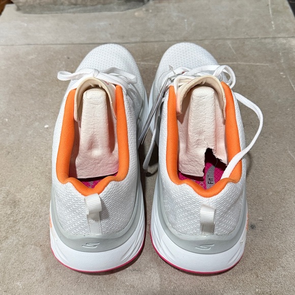 NEW Skechers Women's GoRun White and Coral Sneakers, Size 9 - Picture 5 of 8